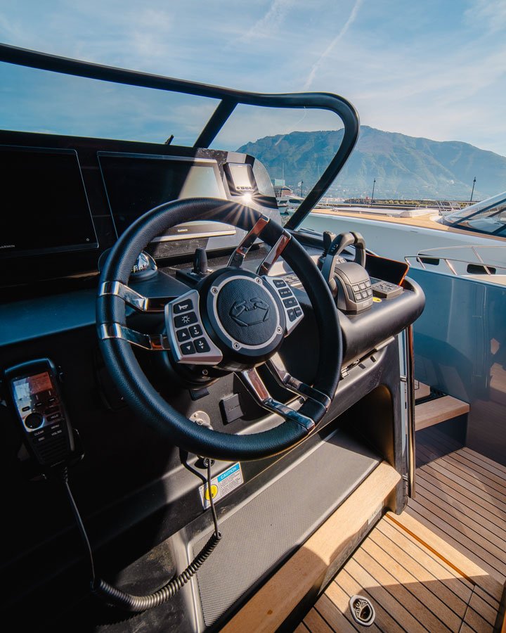 Interno yacht